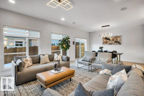 5204 Kimball Crescent, Edmonton, AB - Indoor Photo Showing Living Room