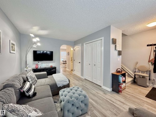 40 320 Spruce Ridge Road, Spruce Grove, AB - Indoor Photo Showing Living Room