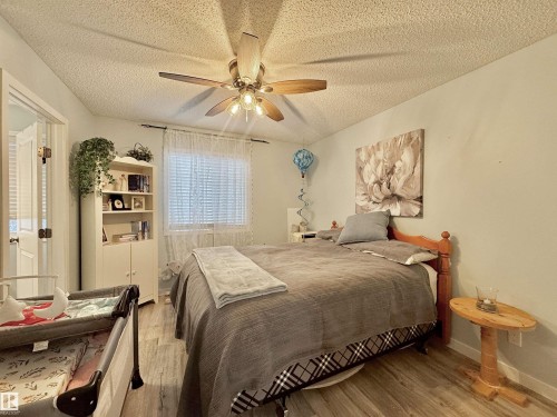 40 320 Spruce Ridge Road, Spruce Grove, AB - Indoor Photo Showing Bedroom