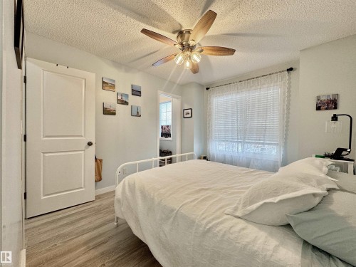40 320 Spruce Ridge Road, Spruce Grove, AB - Indoor Photo Showing Bedroom