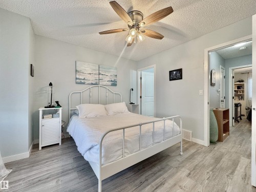 40 320 Spruce Ridge Road, Spruce Grove, AB - Indoor Photo Showing Bedroom