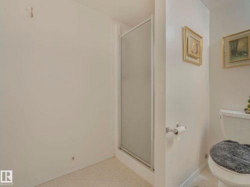 # 26 13320 124 Street Nw, Edmonton, AB - Indoor Photo Showing Bathroom