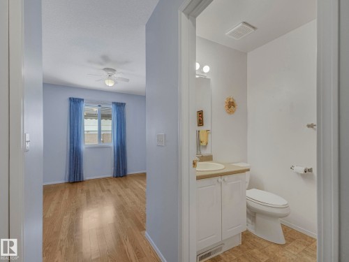 Edmonton, AB - Indoor Photo Showing Bathroom