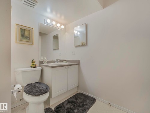 Edmonton, AB - Indoor Photo Showing Bathroom