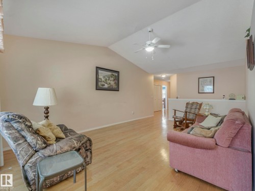 # 26 13320 124 Street Nw, Edmonton, AB - Indoor Photo Showing Living Room
