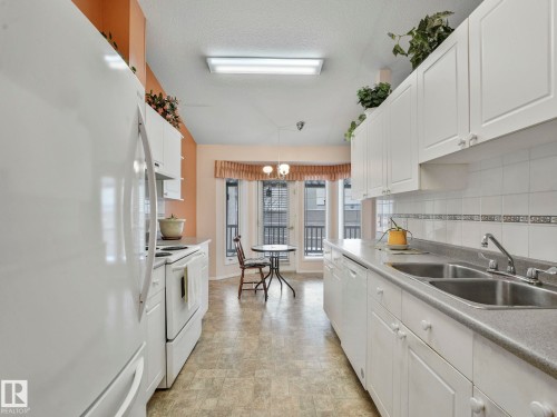 # 26 13320 124 Street Nw, Edmonton, AB - Indoor Photo Showing Kitchen With Double Sink