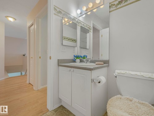 # 26 13320 124 Street Nw, Edmonton, AB - Indoor Photo Showing Bathroom