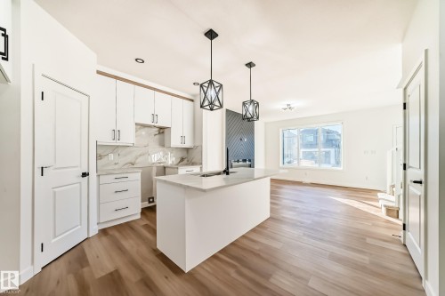 24 Westwyck Link, Spruce Grove, AB - Indoor Photo Showing Kitchen With Upgraded Kitchen