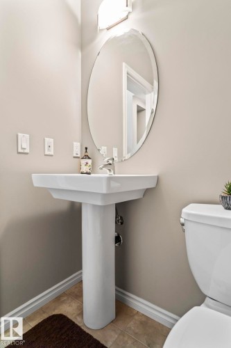 5734 175Aave, Edmonton, AB - Indoor Photo Showing Bathroom