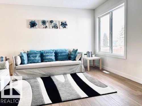 4845 115 Avenue, Edmonton, AB - Indoor Photo Showing Living Room
