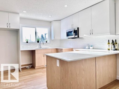 4845 115 Avenue, Edmonton, AB - Indoor Photo Showing Kitchen