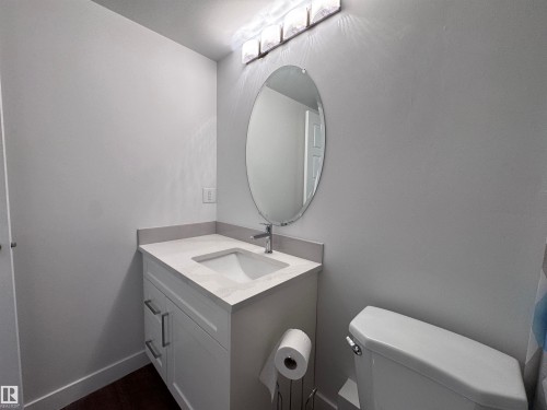 103 10511 19 Avenue, Edmonton, AB - Indoor Photo Showing Bathroom