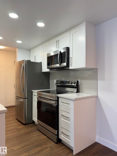 103 10511 19 Avenue, Edmonton, AB - Indoor Photo Showing Kitchen