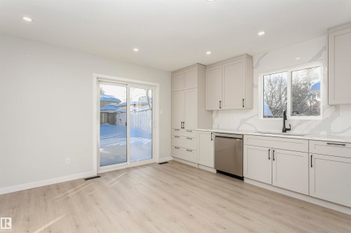 76 Dayton Crescent, St. Albert, AB - Indoor Photo Showing Kitchen