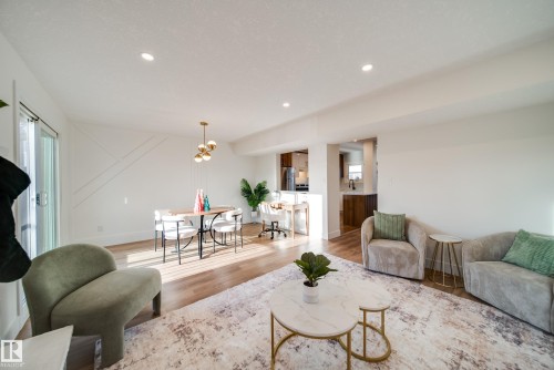 5394 38A Avenue, Edmonton, AB - Indoor Photo Showing Living Room