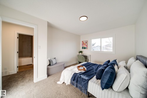 5394 38A Avenue, Edmonton, AB - Indoor Photo Showing Bedroom