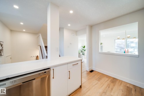 5394 38A Avenue, Edmonton, AB - Indoor