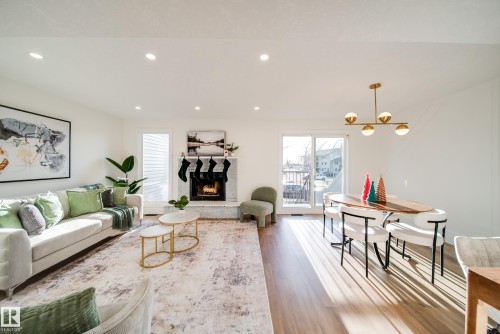 5394 38A Avenue, Edmonton, AB - Indoor Photo Showing Living Room