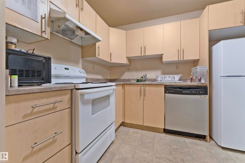 102 2620 Mill Woods, Edmonton, AB - Indoor Photo Showing Kitchen