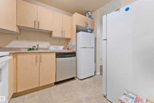102 2620 Mill Woods, Edmonton, AB - Indoor Photo Showing Kitchen