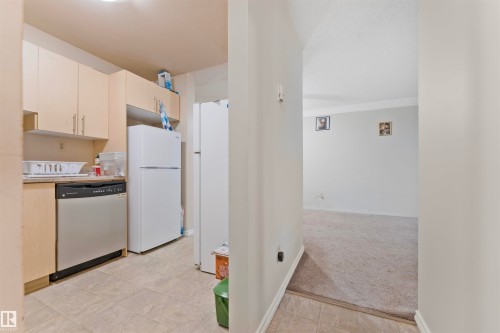 102 2620 Mill Woods, Edmonton, AB - Indoor Photo Showing Kitchen