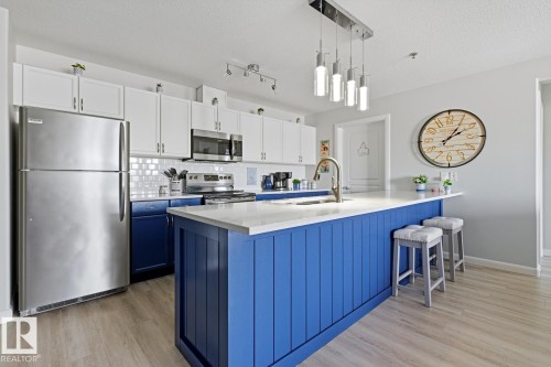 314 530 Hooke Road, Edmonton, AB - Indoor Photo Showing Kitchen With Stainless Steel Kitchen With Upgraded Kitchen