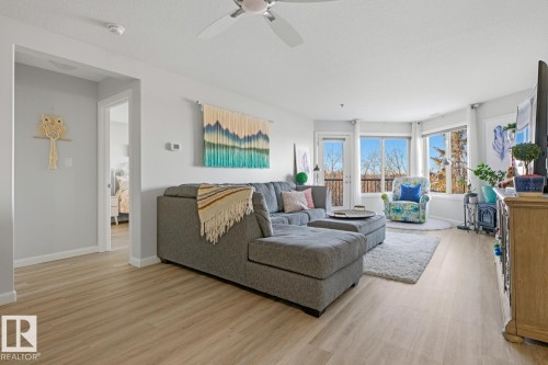 314 530 Hooke Road, Edmonton, AB - Indoor Photo Showing Living Room