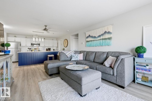 314 530 Hooke Road, Edmonton, AB - Indoor Photo Showing Living Room