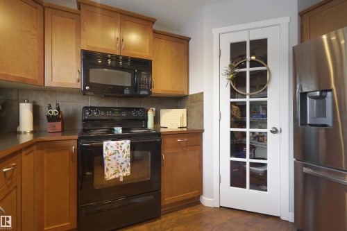169 62 Street, Edmonton, AB - Indoor Photo Showing Kitchen