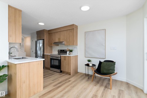 63 1033 Youville Drive W, Edmonton, AB - Indoor Photo Showing Kitchen