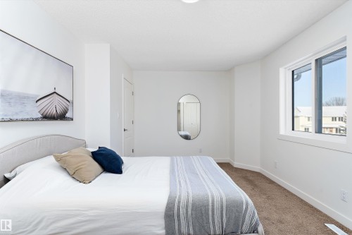63 1033 Youville Drive W, Edmonton, AB - Indoor Photo Showing Bedroom