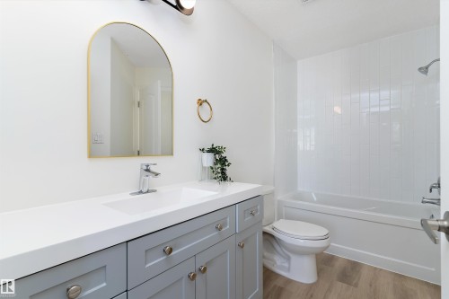 63 1033 Youville Drive W, Edmonton, AB - Indoor Photo Showing Bathroom
