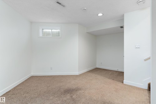 63 1033 Youville Drive W, Edmonton, AB - Indoor Photo Showing Other Room