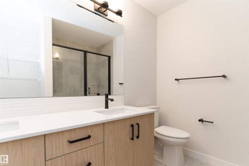 5113 Pilot Lane, Edmonton, AB - Indoor Photo Showing Bathroom