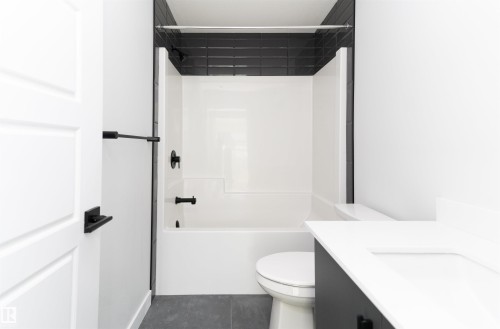 5113 Pilot Lane, Edmonton, AB - Indoor Photo Showing Bathroom