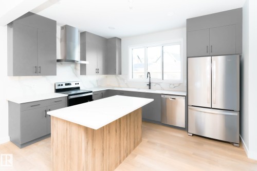 5113 Pilot Lane, Edmonton, AB - Indoor Photo Showing Kitchen With Upgraded Kitchen