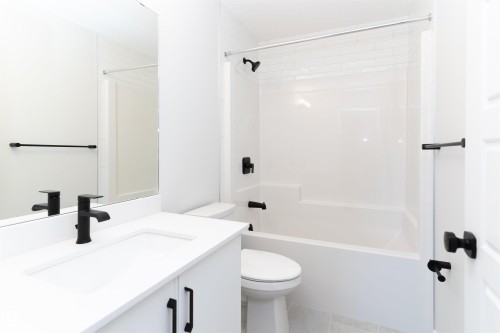 5115 Pilot Lane, Edmonton, AB - Indoor Photo Showing Bathroom