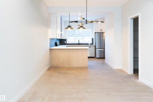 5115 Pilot Lane, Edmonton, AB - Indoor Photo Showing Kitchen