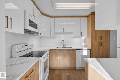 3205 142 Avenue, Edmonton, AB - Indoor Photo Showing Kitchen With Double Sink