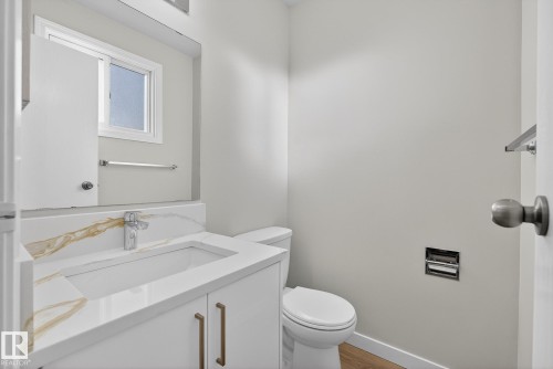 3205 142 Avenue, Edmonton, AB - Indoor Photo Showing Bathroom