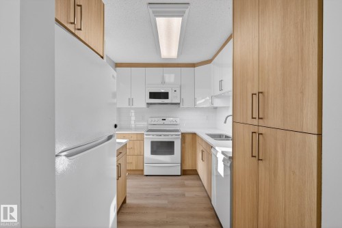 3205 142 Avenue, Edmonton, AB - Indoor Photo Showing Kitchen With Double Sink