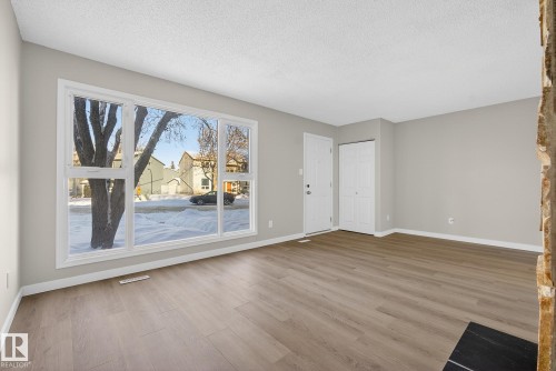 3205 142 Avenue, Edmonton, AB - Indoor Photo Showing Other Room