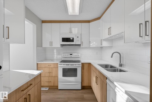 3205 142 Avenue, Edmonton, AB - Indoor Photo Showing Kitchen With Double Sink