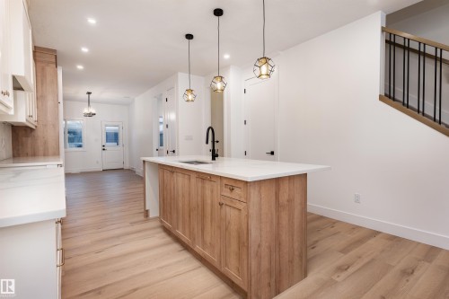 3111 Magpie Way, Edmonton, AB - Indoor Photo Showing Kitchen