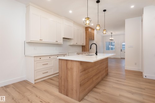 3111 Magpie Way, Edmonton, AB - Indoor Photo Showing Kitchen With Upgraded Kitchen