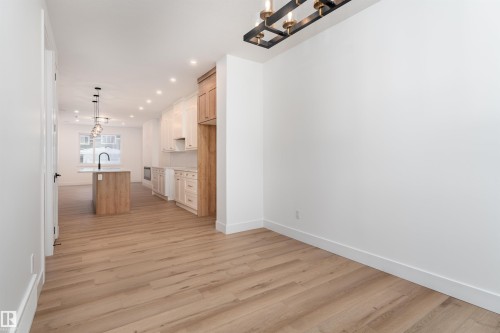 3111 Magpie Way, Edmonton, AB - Indoor Photo Showing Other Room