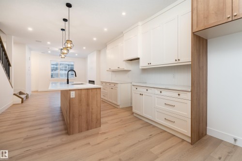 3111 Magpie Way, Edmonton, AB - Indoor Photo Showing Kitchen
