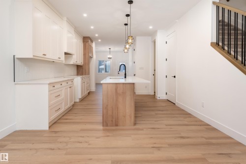 3111 Magpie Way, Edmonton, AB - Indoor Photo Showing Kitchen