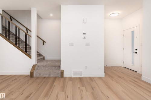 3111 Magpie Way, Edmonton, AB - Indoor Photo Showing Other Room