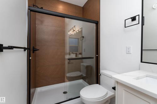 3111 Magpie Way, Edmonton, AB - Indoor Photo Showing Bathroom
